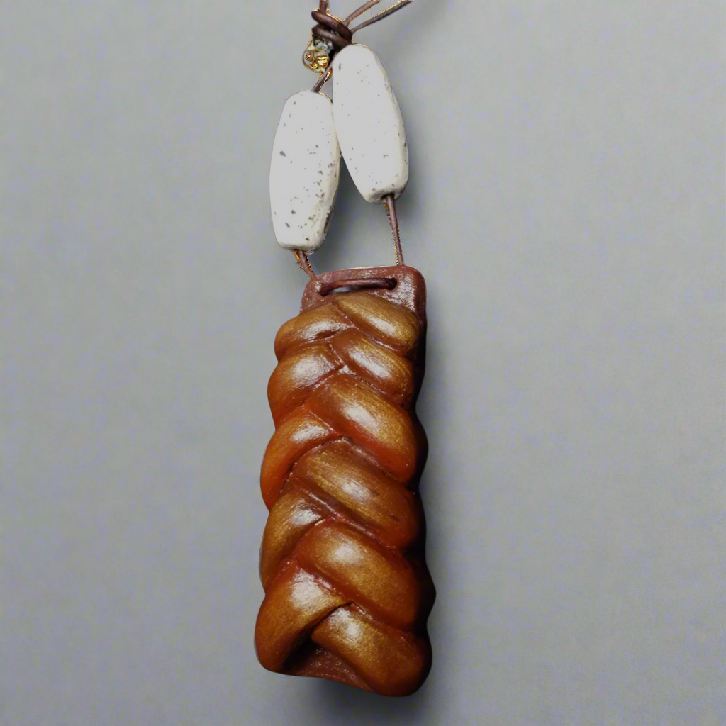 THICK BRAID MOTIF NECKLACE WITH HAND ROLLED BEADS